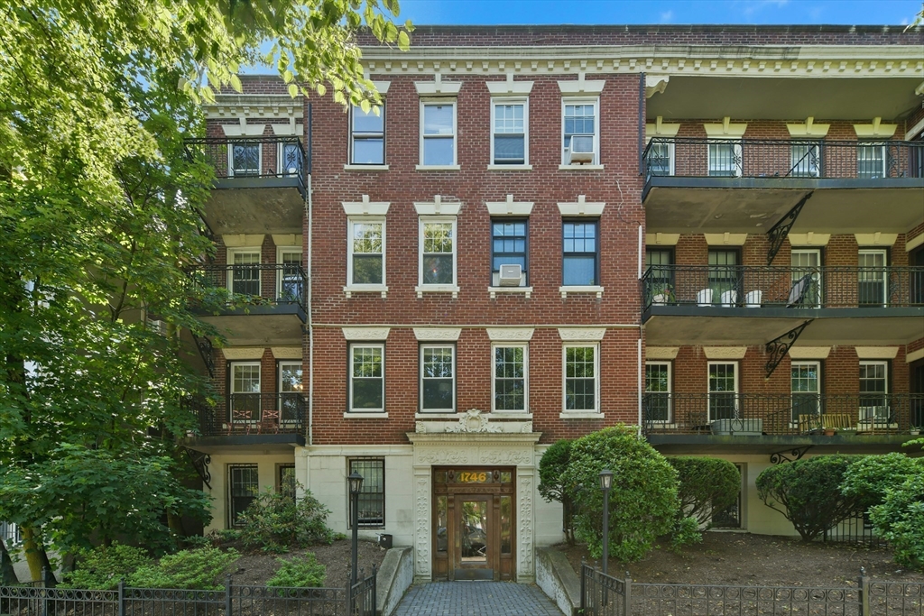 1746 Commonwealth Ave, Brighton