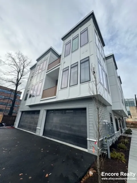 157 Everett St, Allston