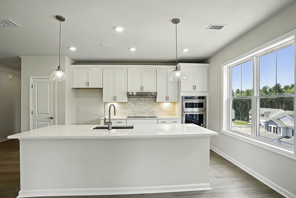 4 Winslow Ln, Grafton