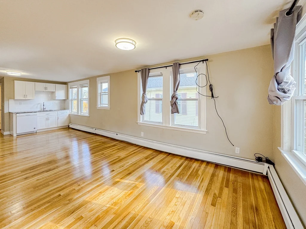 19 Town Hill St, Quincy