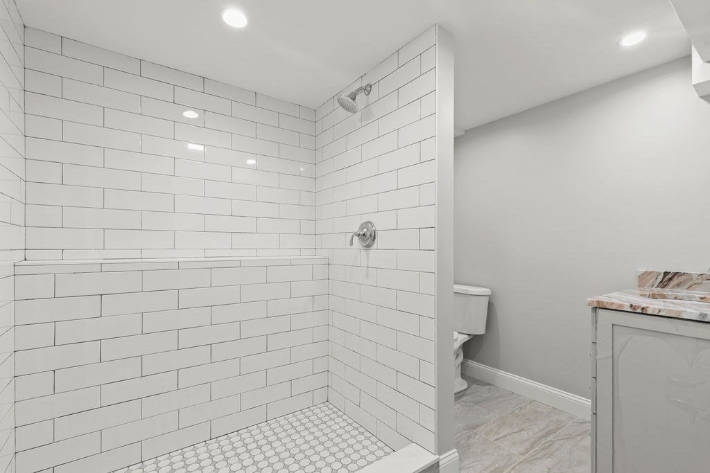 17 Minuteman Ln, Plymouth