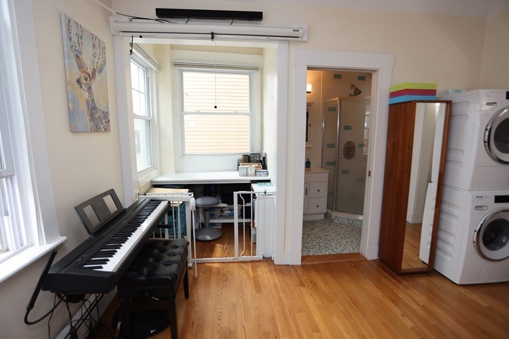 2 Arnold Cir, Mid-Cambridge