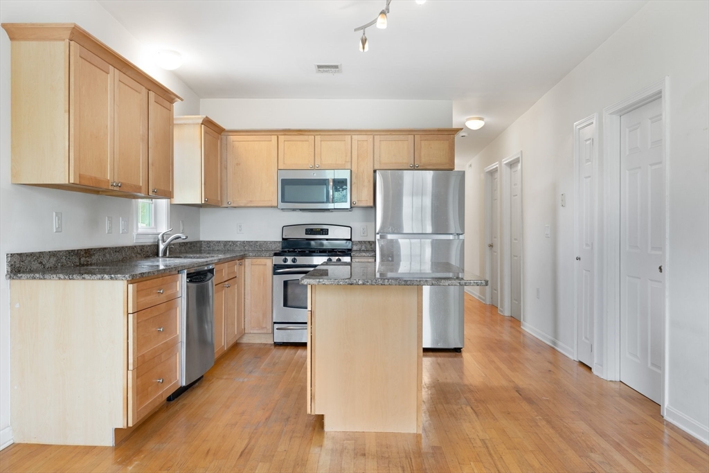 39 Montgomery St, North Cambridge