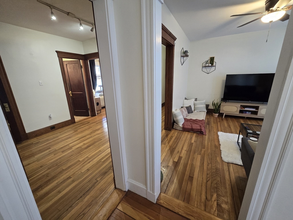 38 Hillside St, Mission Hill