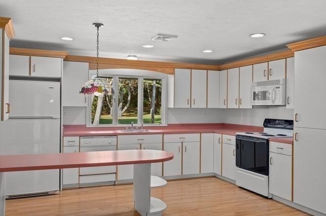 10 Pinegrove, Hingham