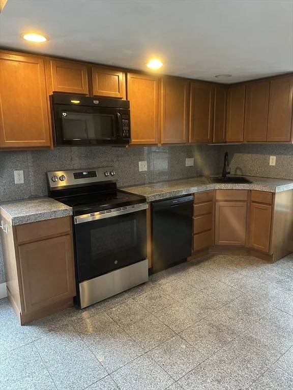 3 Commercial St, Marblehead