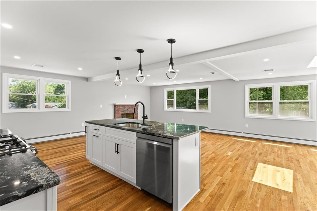 19 Coach Ln, Norwood