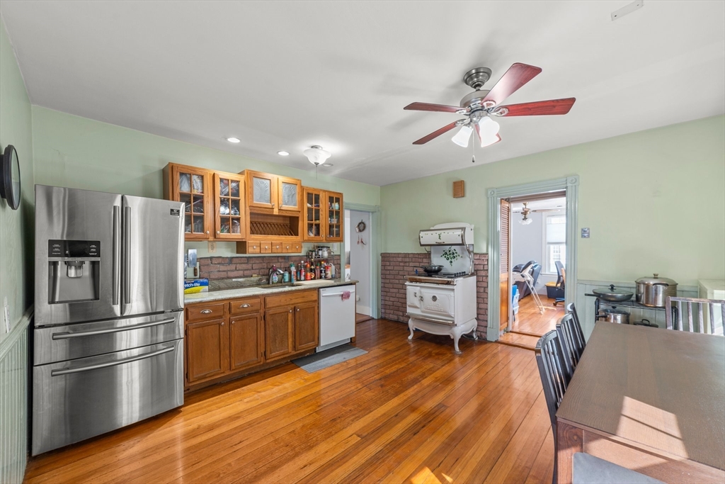 90 Florence St, Everett