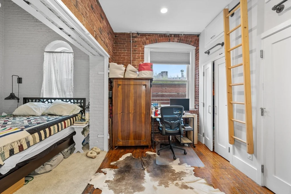 150 Lincoln St, Leather District