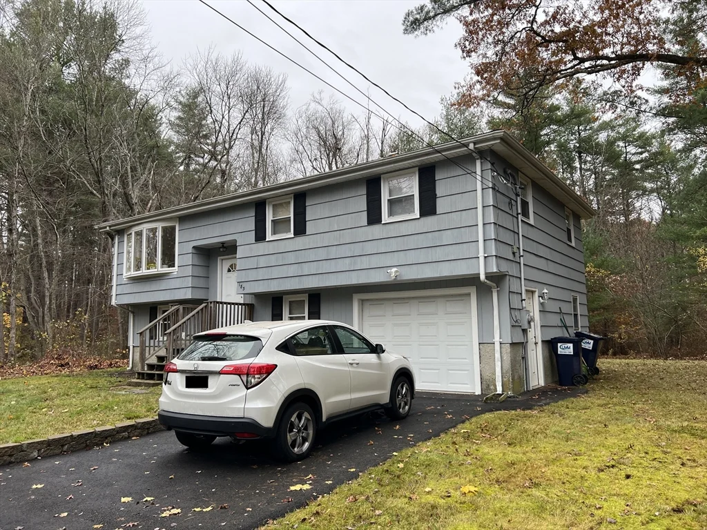 183 Oak St, Raynham
