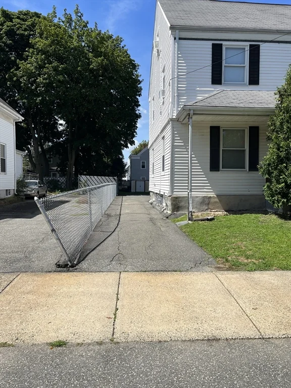 38 Everett St, Medford