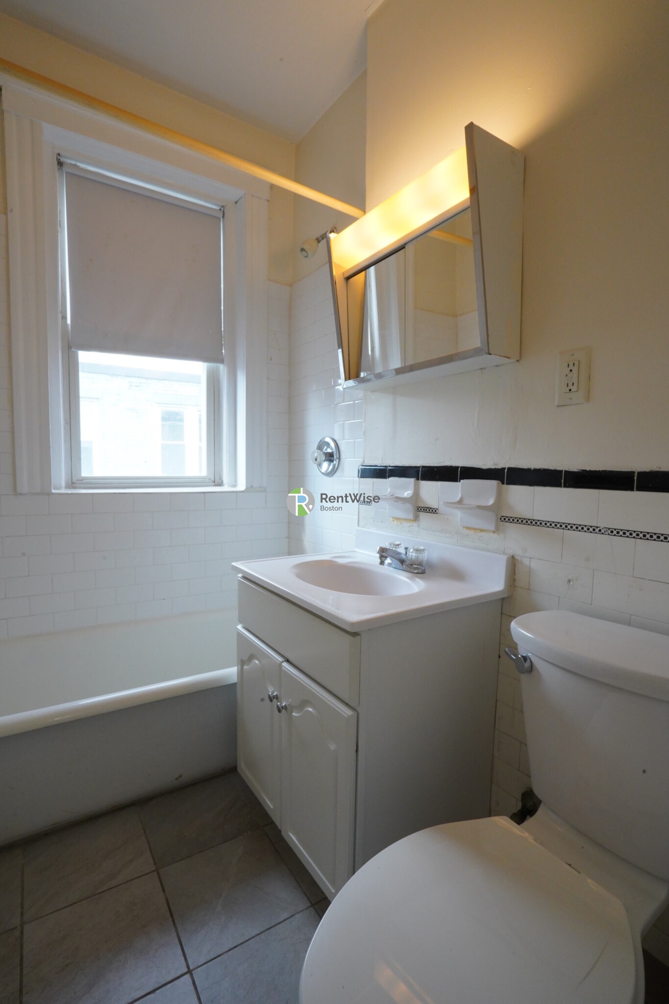 131 Washington St, Brighton