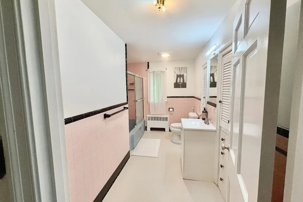 379 Newton St, Chestnut Hill