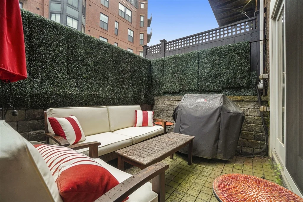 16 Follen St, Back Bay