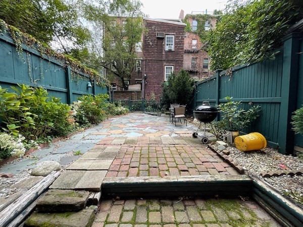 95 W Cedar St, Beacon Hill