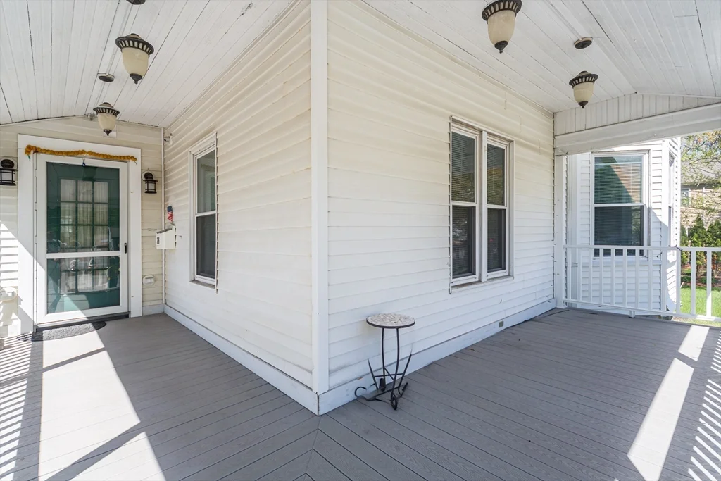 26 Pine St, Natick
