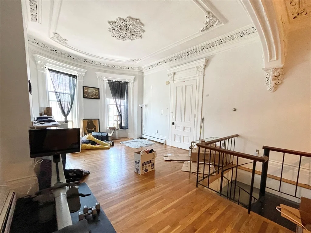 670 Massachussetts, South End