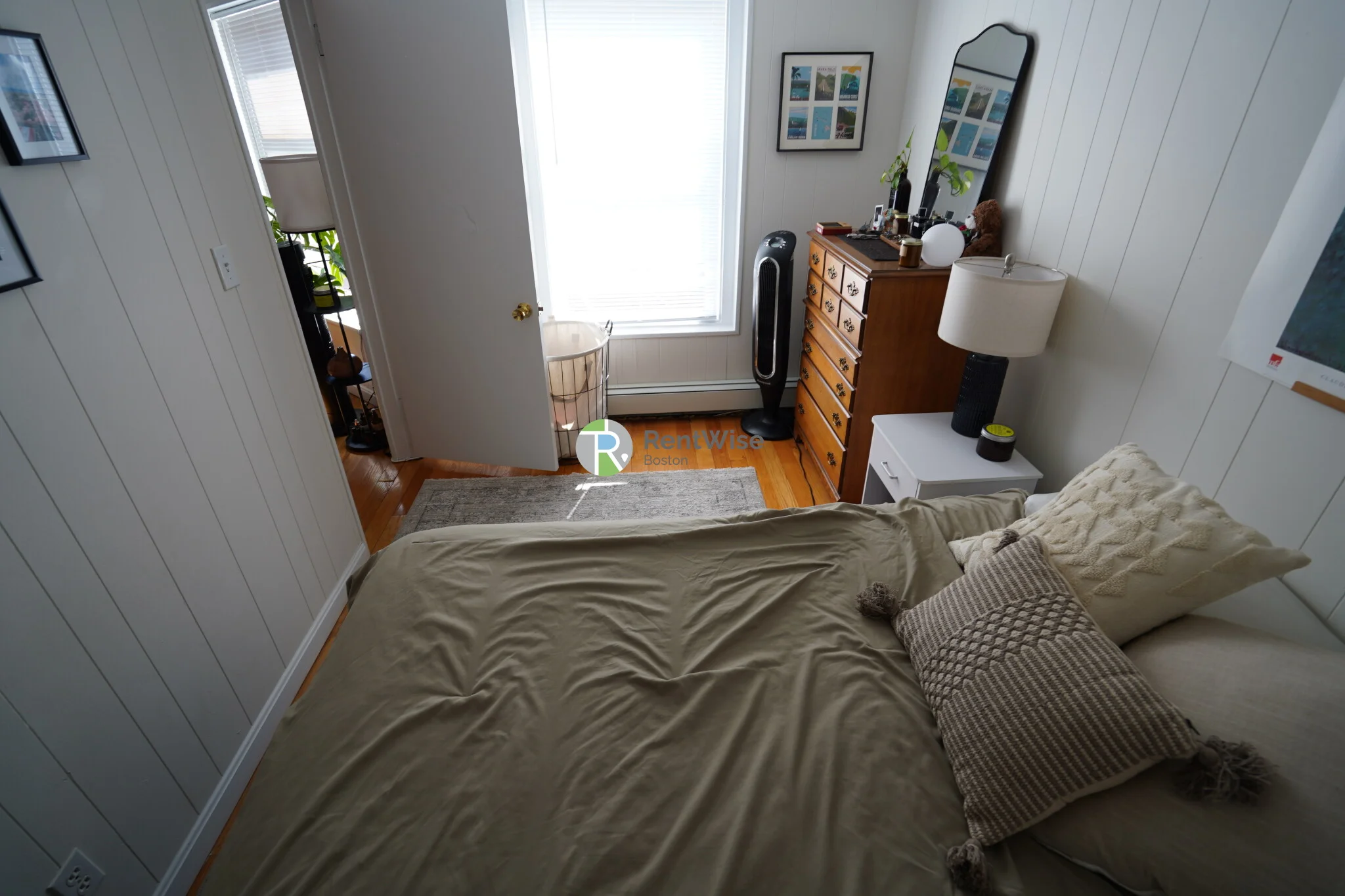 1055 Beacon St, Longwood