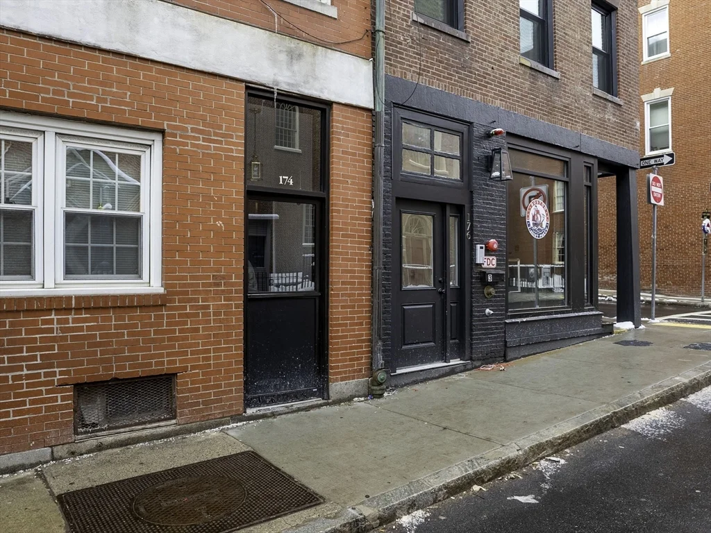 176 Salem St, North End