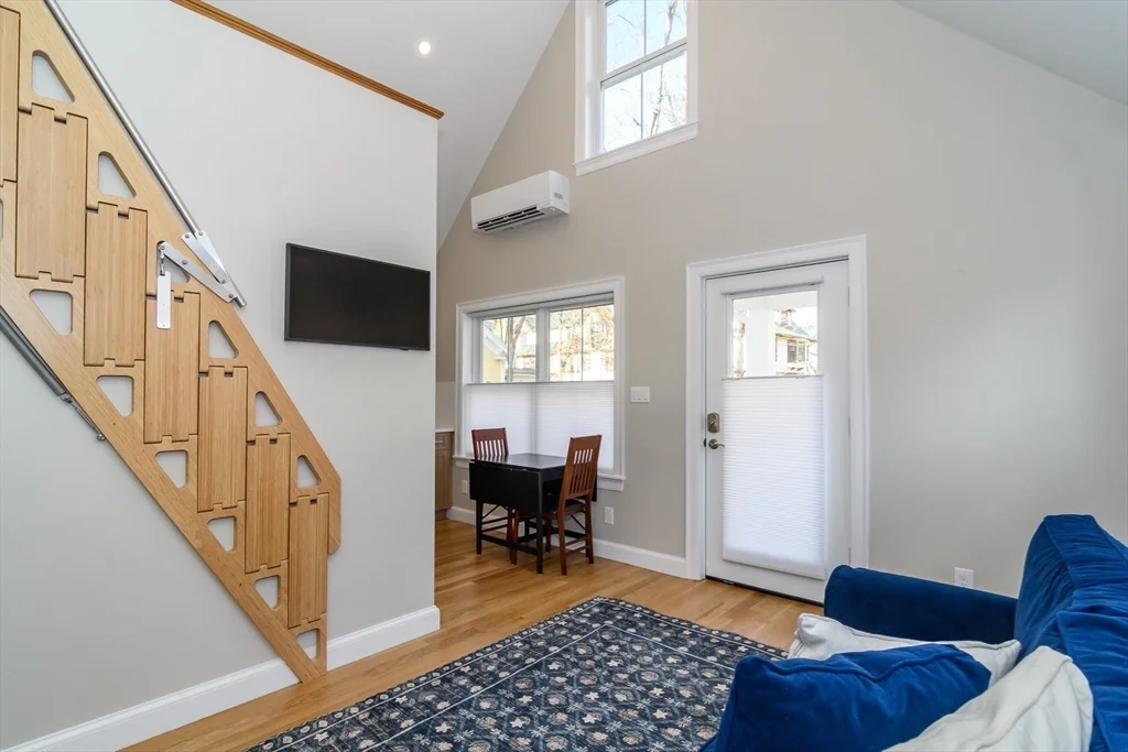 12R Maugus Ave, Wellesley Hills