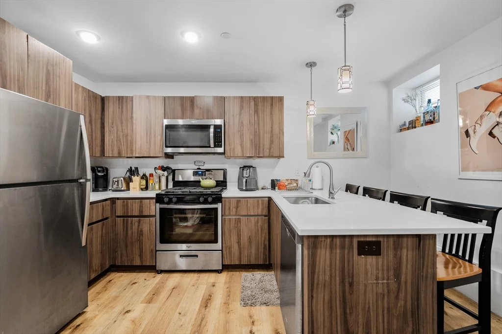 211 West 9th, South Boston