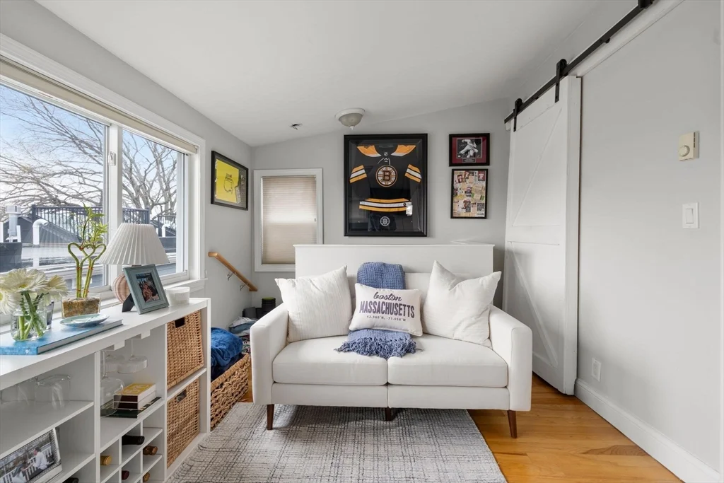 695 E 8th St, South Boston