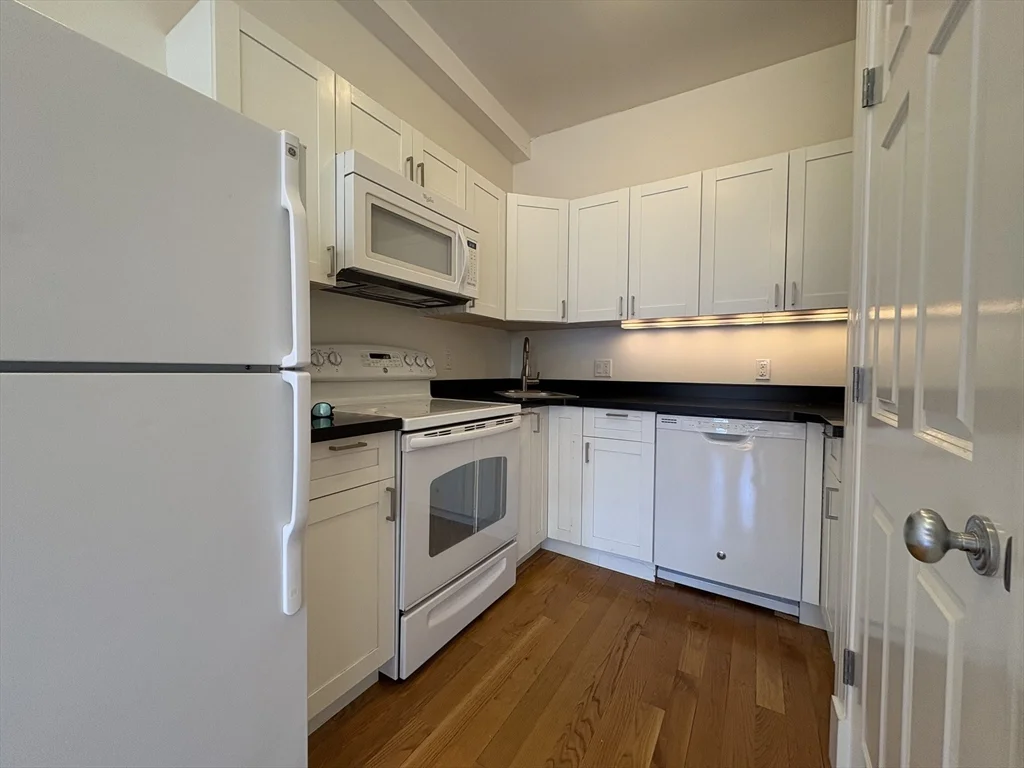 211 Newbury St, Back Bay
