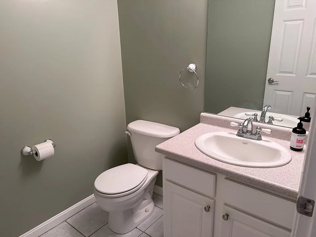 933 Varnum Ave, Lowell