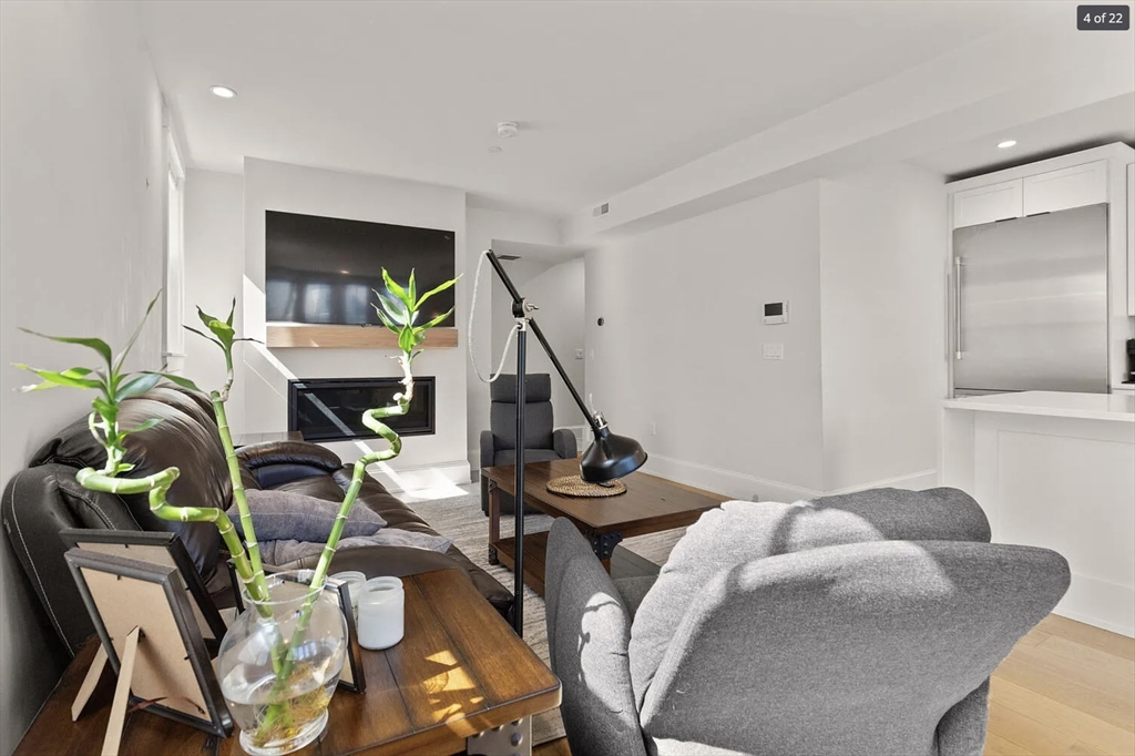 447 W 4th St, South Boston