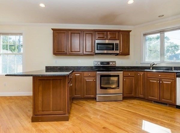 37 Hiawatha Ave, Waltham