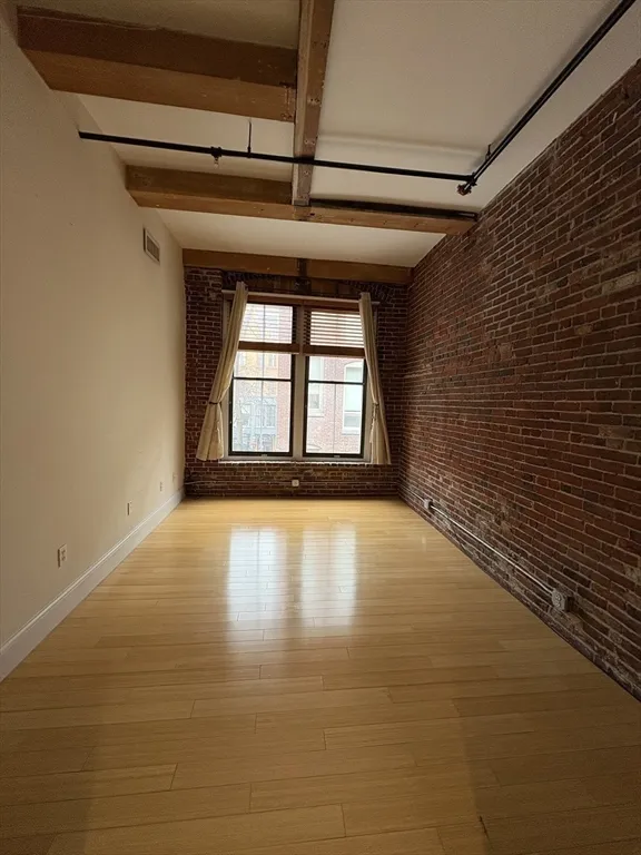 61 Market St, Lowell