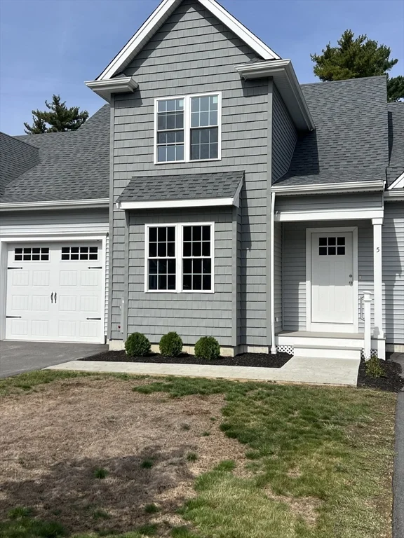 5 Santana Way, Carver