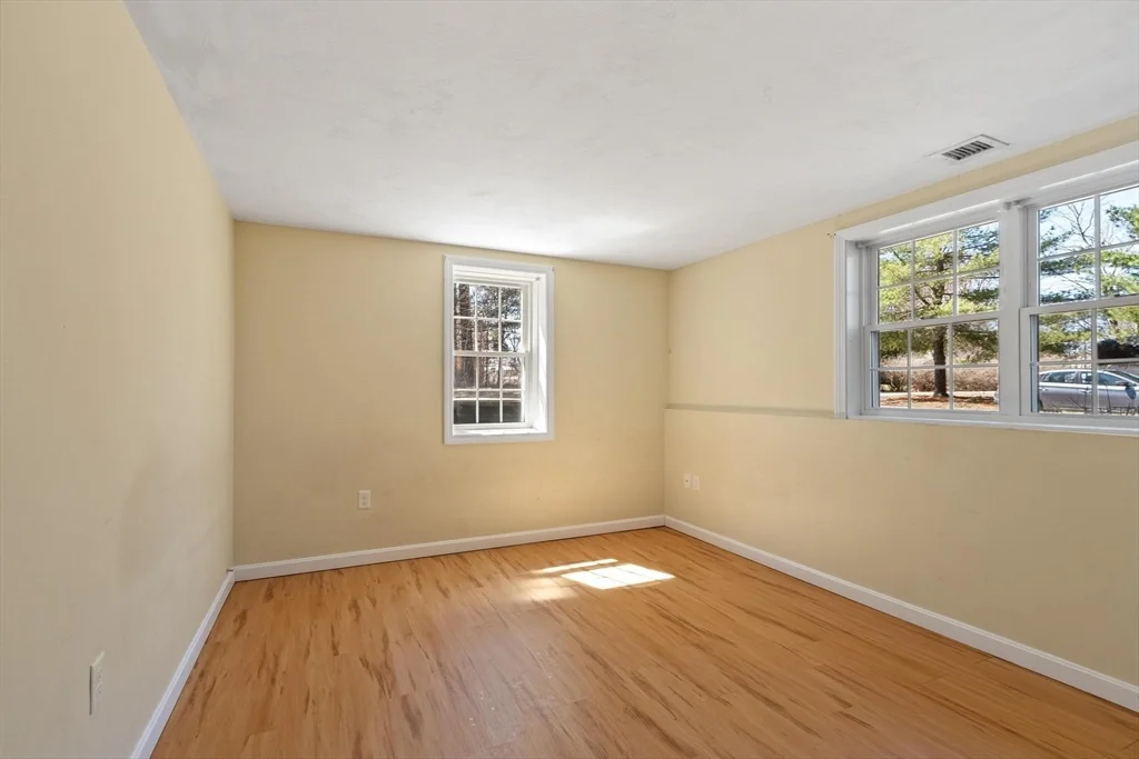 27 Pine St, Pepperell