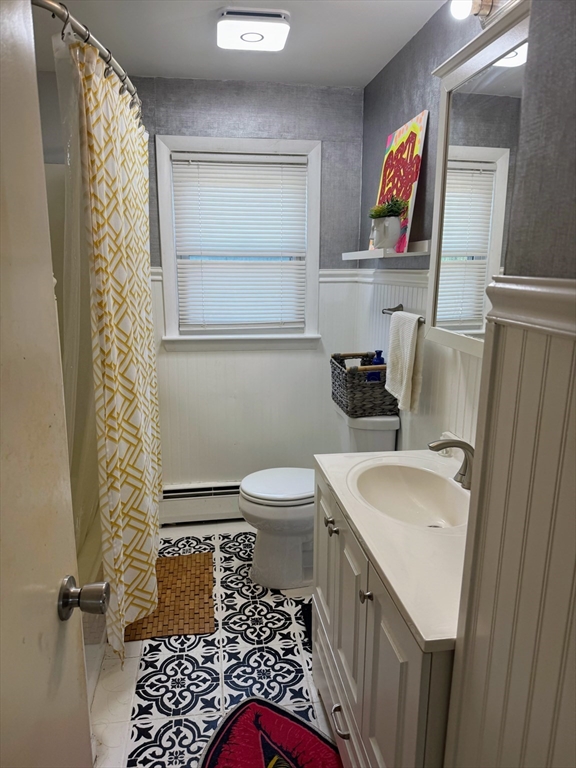 89 Bunker Hill Ave, Lowell