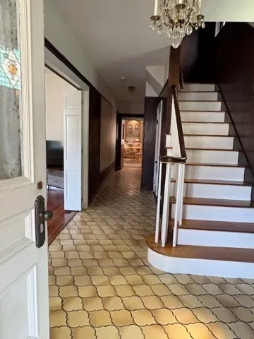 664 Washington St, Oak Square