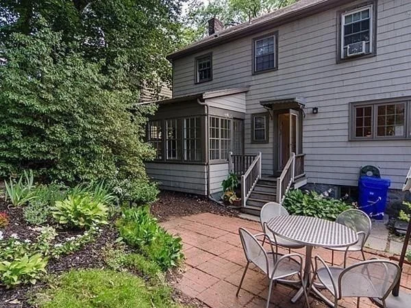 381 Vfw Pkwa, Chestnut Hill