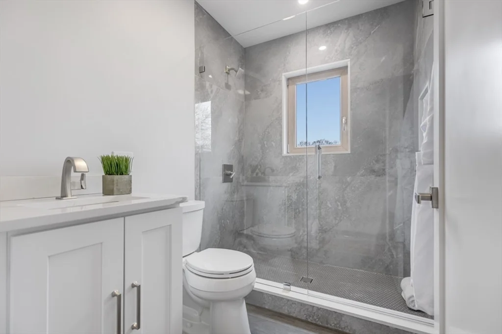 15 Melville, Ten Hills