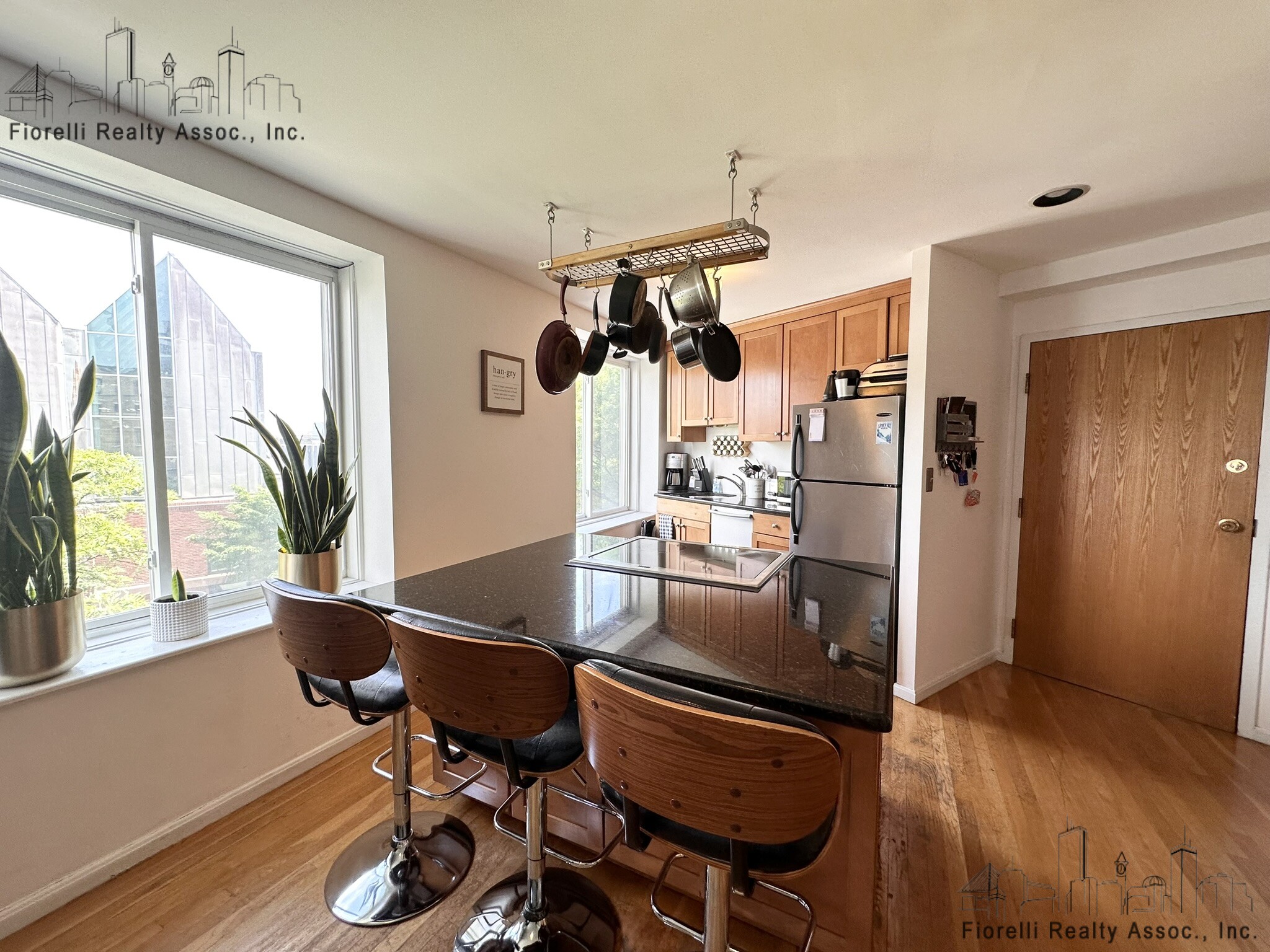 414 Commercial St, North End