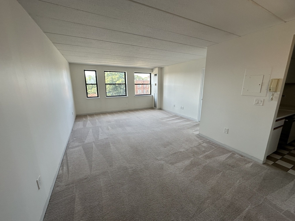 1933 Commonwealth Ave, Brighton