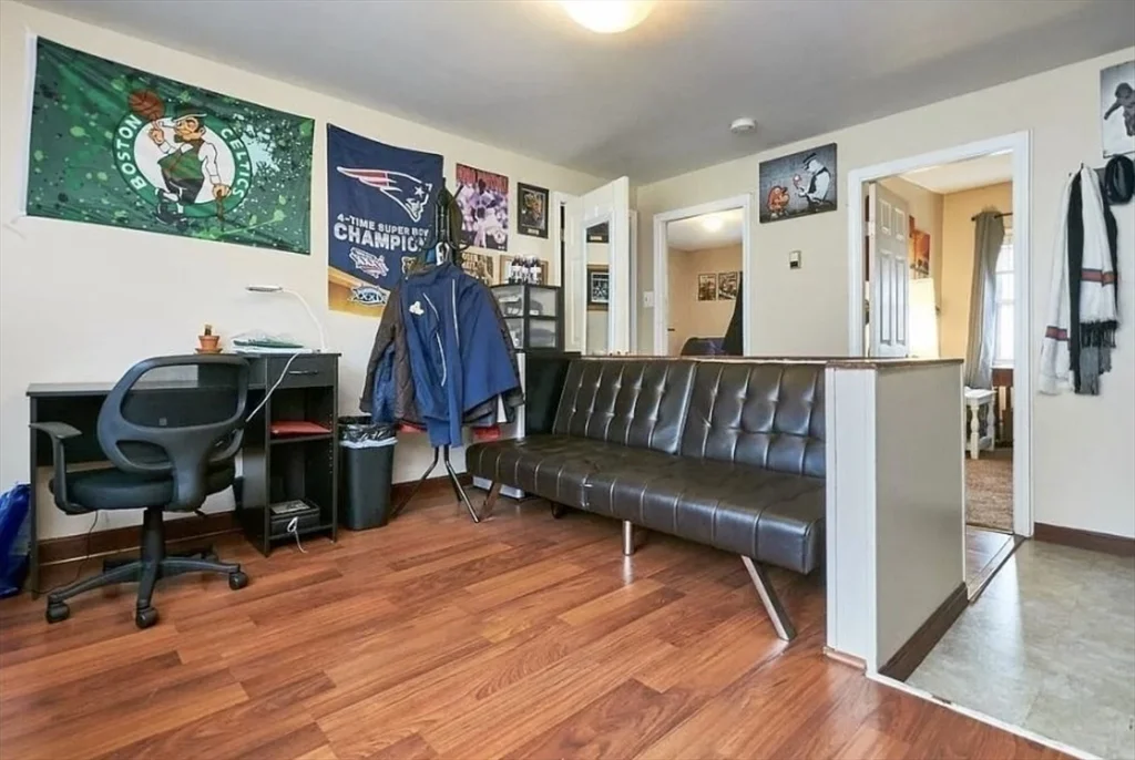 12 Emmet St, South Boston