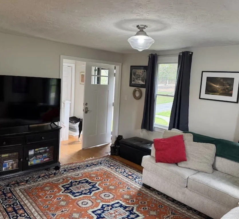 456 South River St, Marshfield