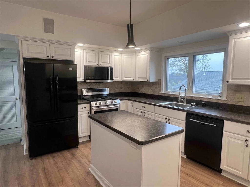 61 Wollaston Ave, Arlington