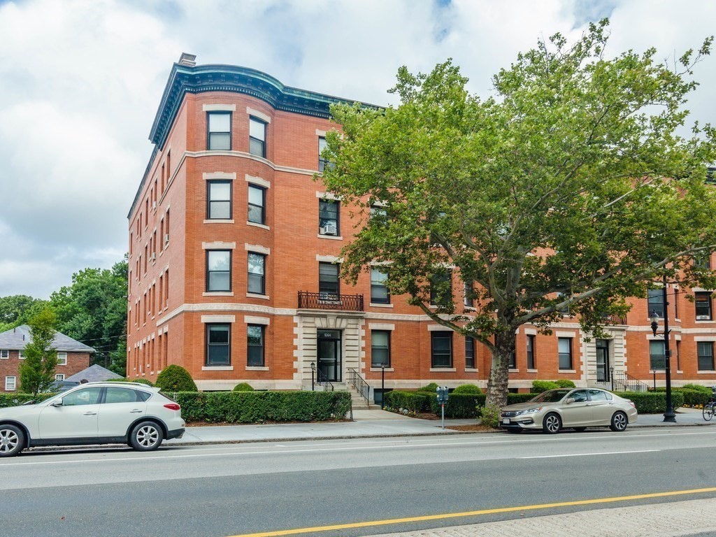 1064 Beacon St, Brookline