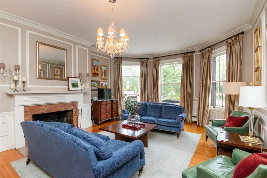 164 Beacon St, Back Bay