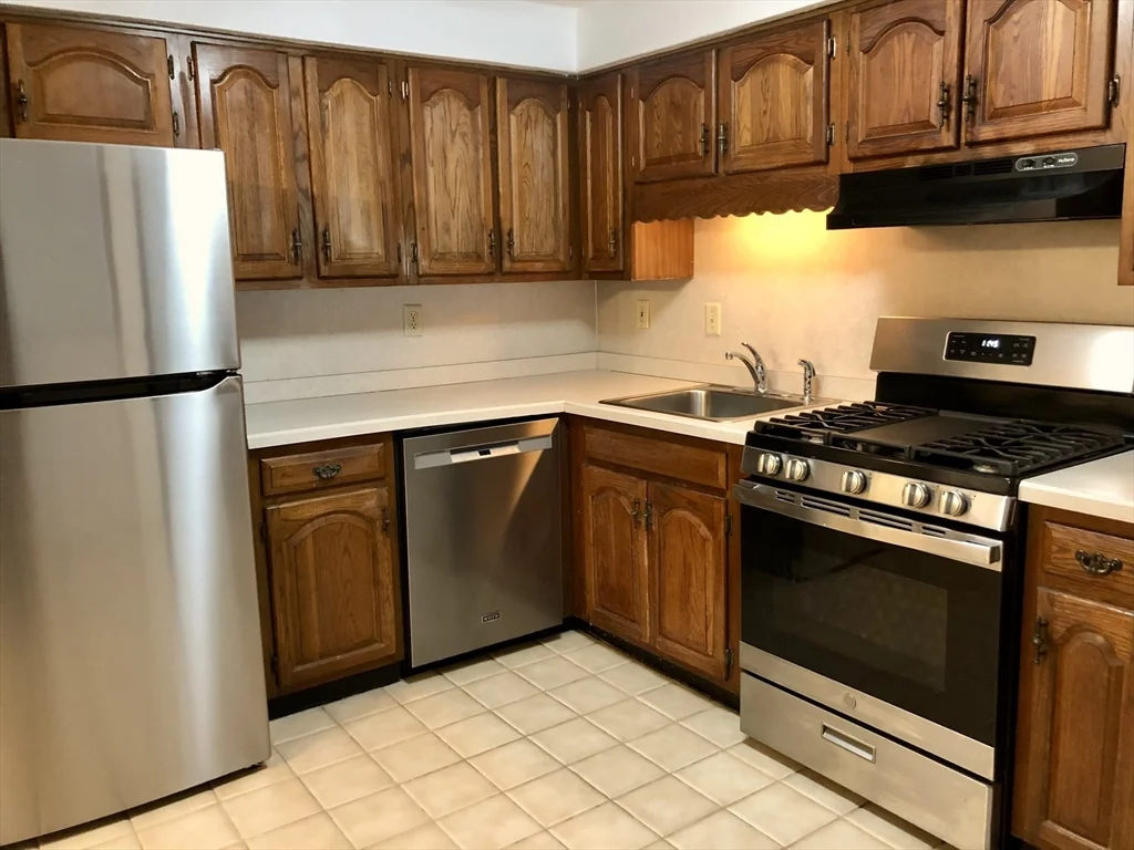 98 Apache Way, Tewksbury