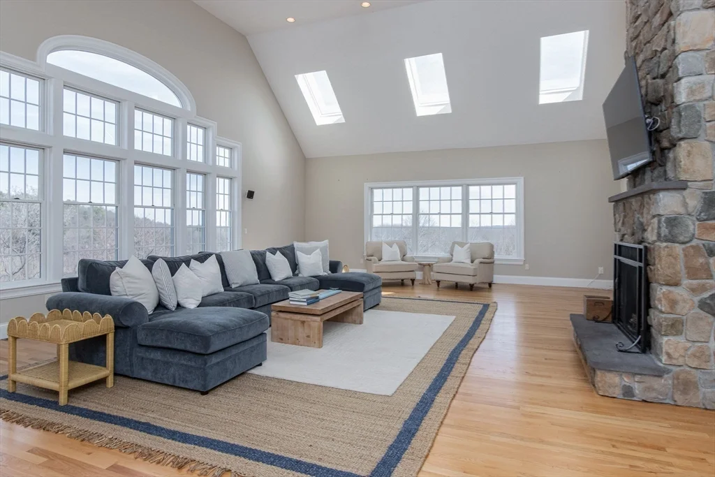 63 Skyfields Dr, Groton