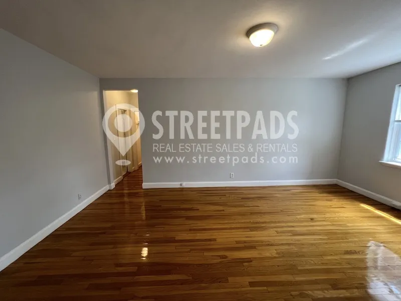 1163 Beacon St, Longwood