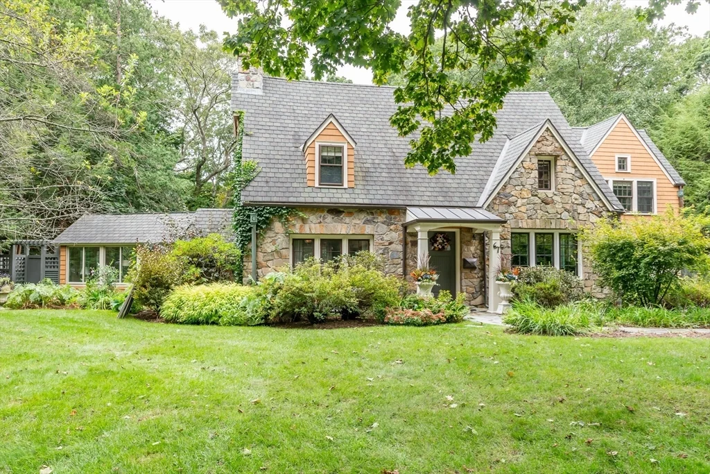 67 Whittier Rd, Wellesley