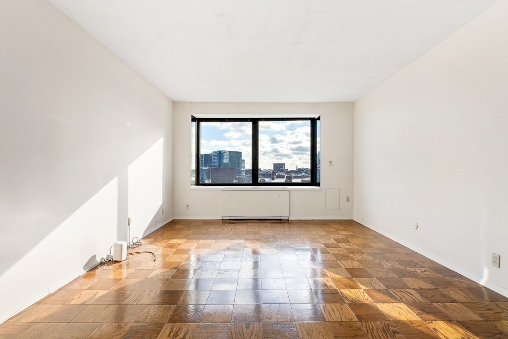 85 E India Row, Waterfront