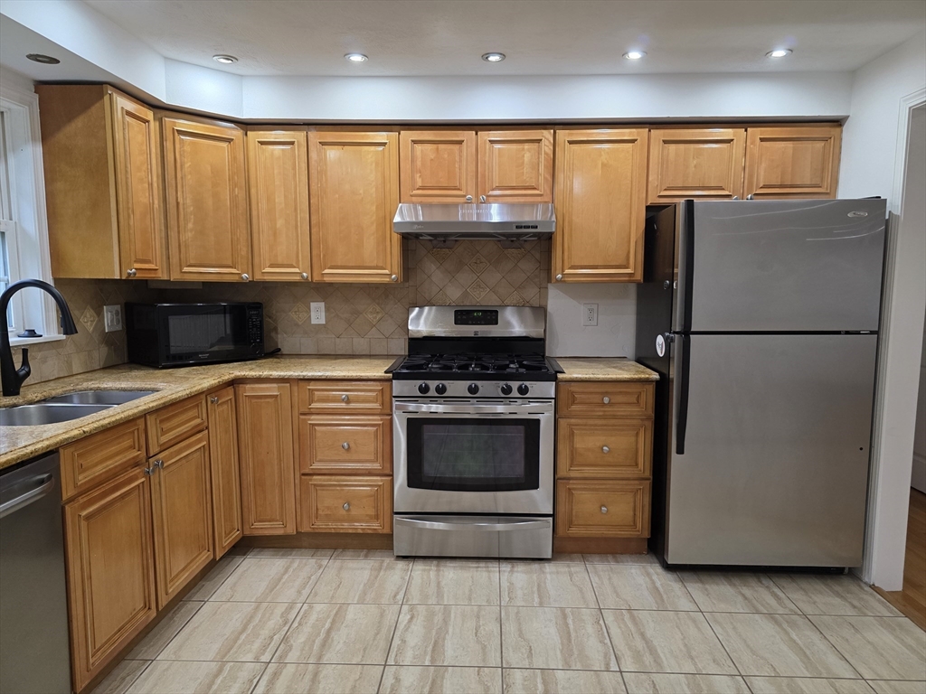 4 Hickey Dr, Framingham